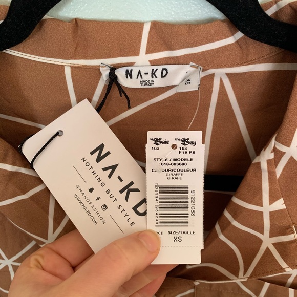 NA-KD - NWT - Oversized Geometric Button-up Shirt - Picture 6 of 7